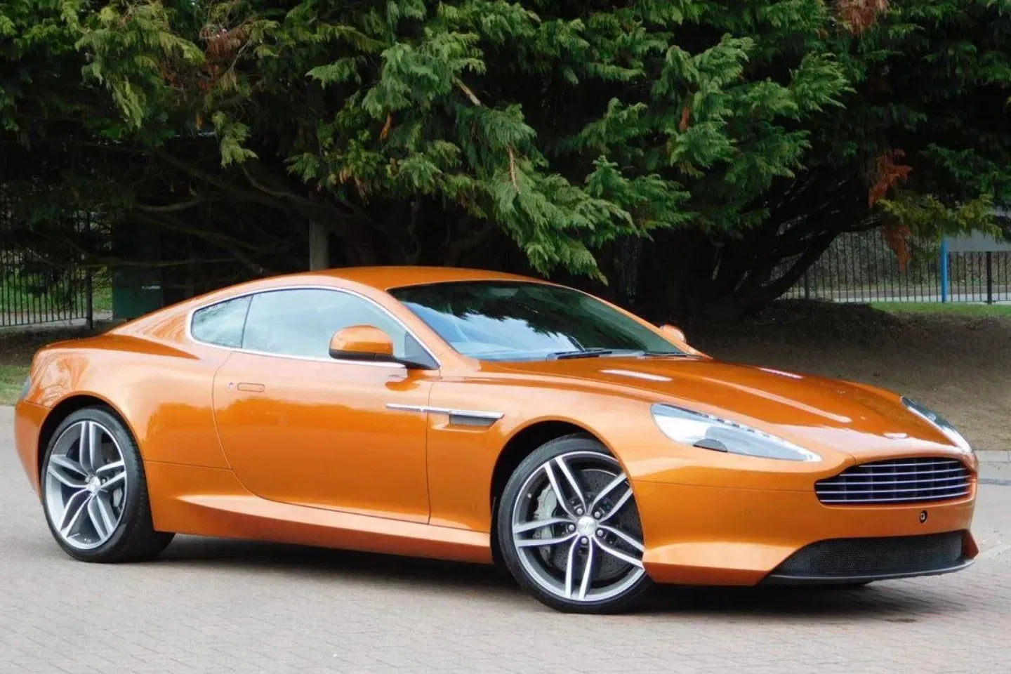 Aston Martin Virage